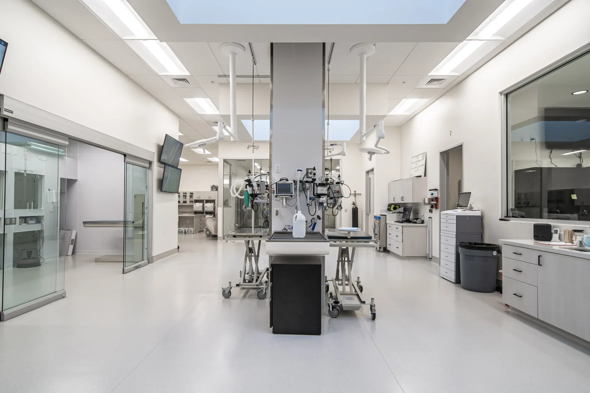 Interior of Medical facility Oakdale Terramed with examination table